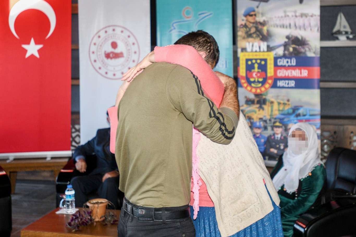 Teslim olan PKK'li ailesine kavuştu
